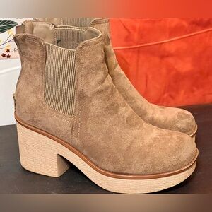 Suede boots. Women size 8. Great condition